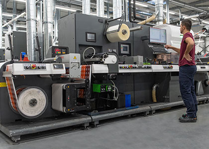 Découpe au laser pour étiquettes autocollantes