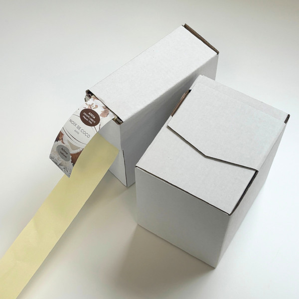 Boîte distributrice d'étiquettes adhésives